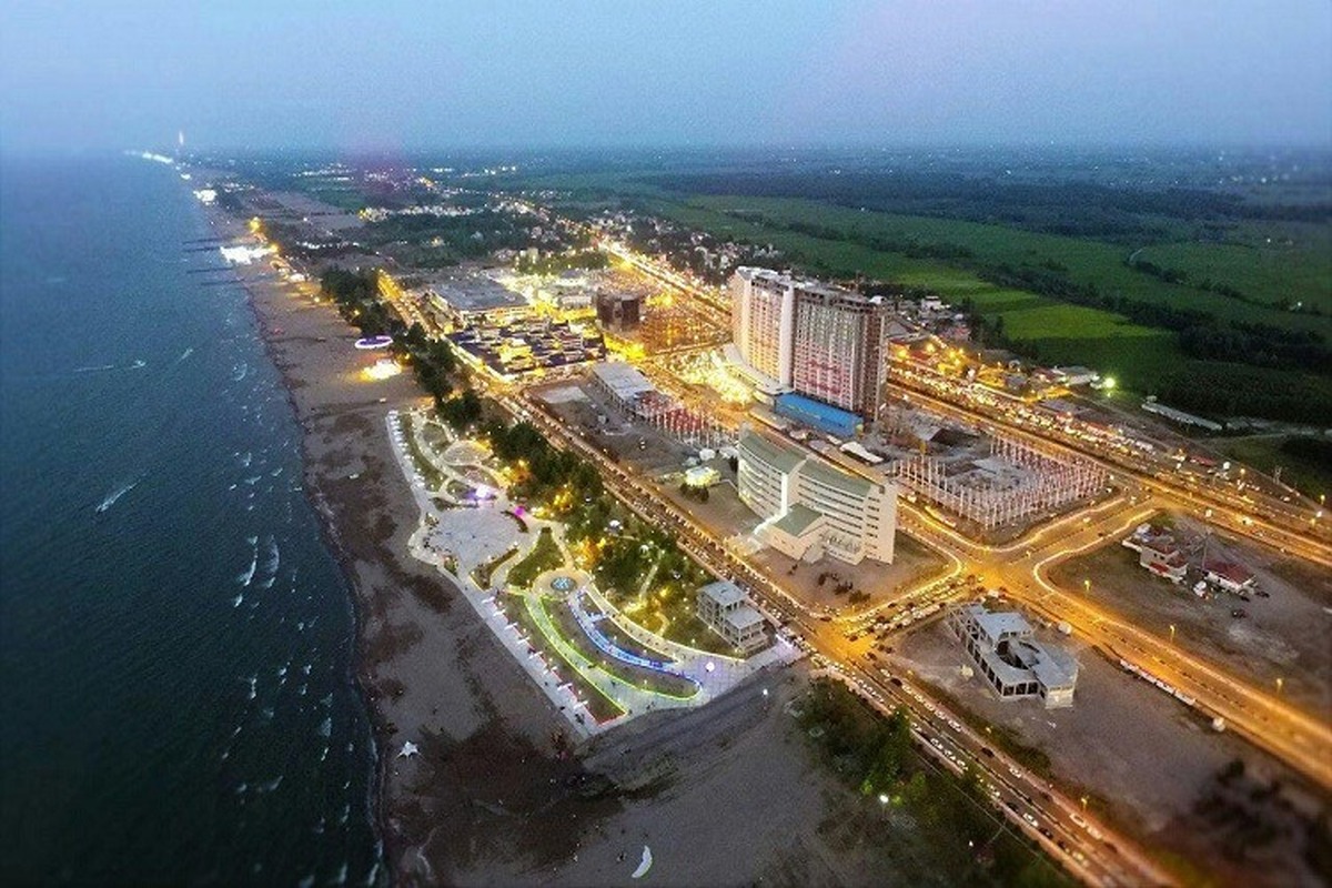 انزلی از آن مقاصدی‌ست که با داشتن تنوع ویلاها، دست شما را برای انتخاب باز می‌گذارد و با هر بودجه‌ای که داشته باشید و در هر شرایطی می‌توانید بهترین ویلا در شمال را انتخاب کنید.