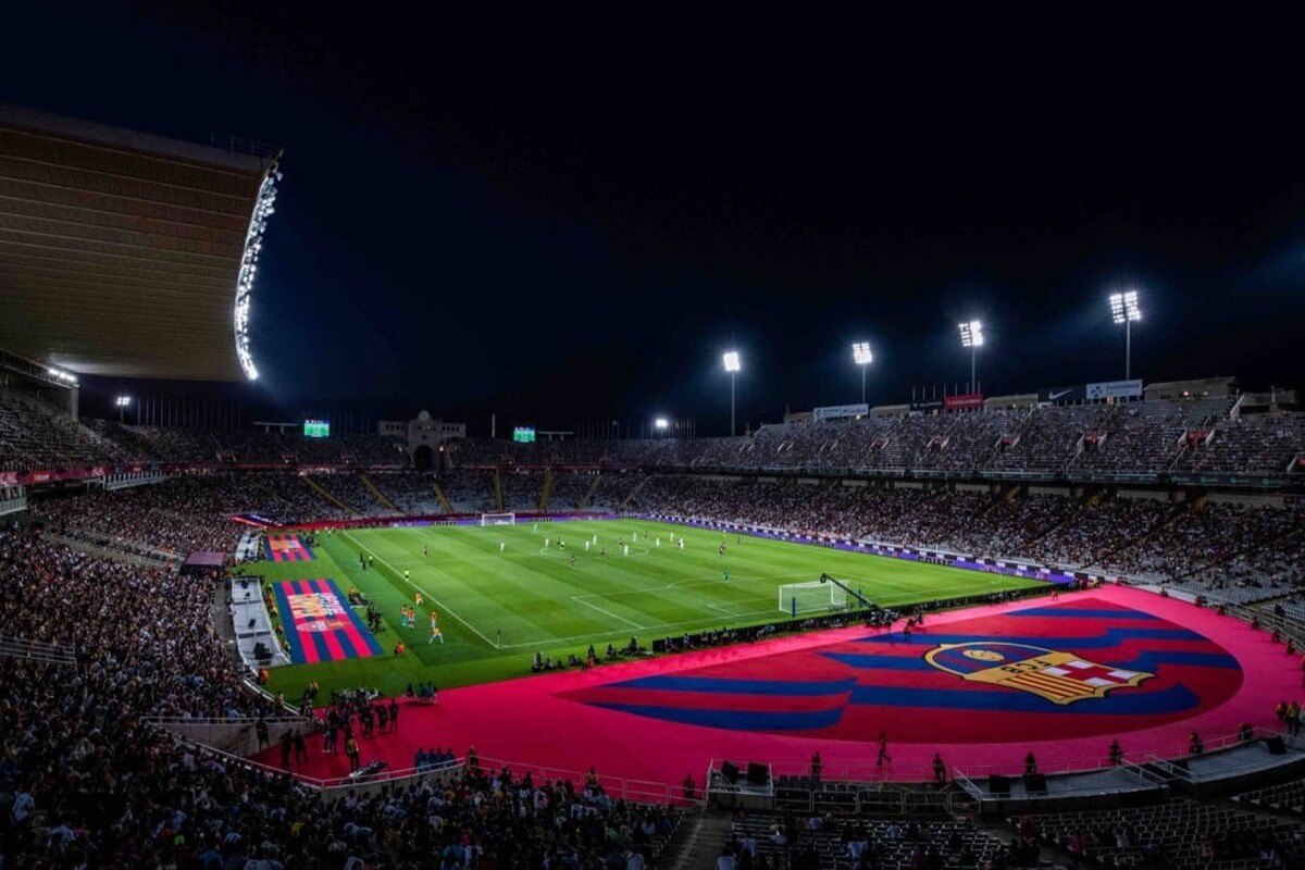 باشگاه بارسلونا به دلیل عدم آمادگی ورزشگاه نیوکمپ، برای میزبانی در هر بازی هزینه گزافی باید پرداخت کند.