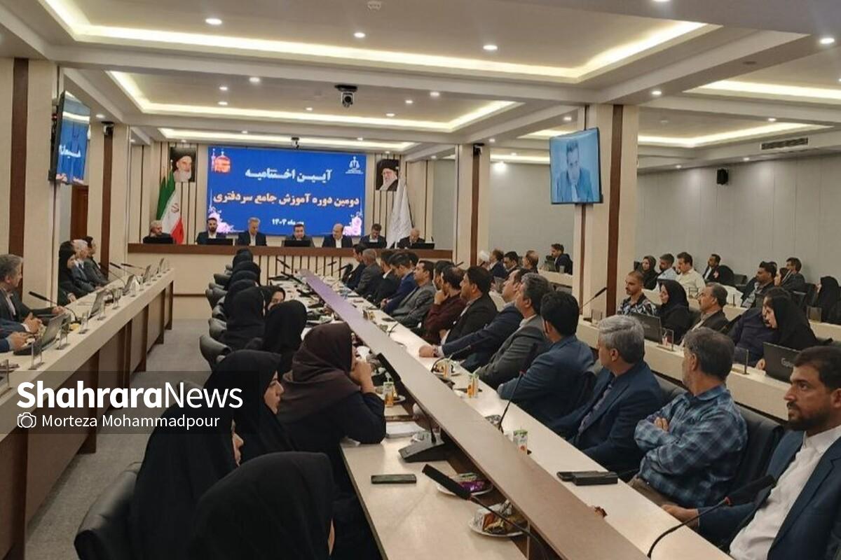 رئیس سازمان ثبت اسناد و املاک کشور گفت: در ۳۳ سال گذشته، تعداد سردفترداران سراسر کشور به ۱۳ هزار نفر رسیده که ۸۵۰۰ نفر از آن‌ها در سه دهه ابتدایی و ۴۵۰۰ نفر فقط در سه سال اخیر جذب این سازوکار قانونی و حقوقی شده‌اند.