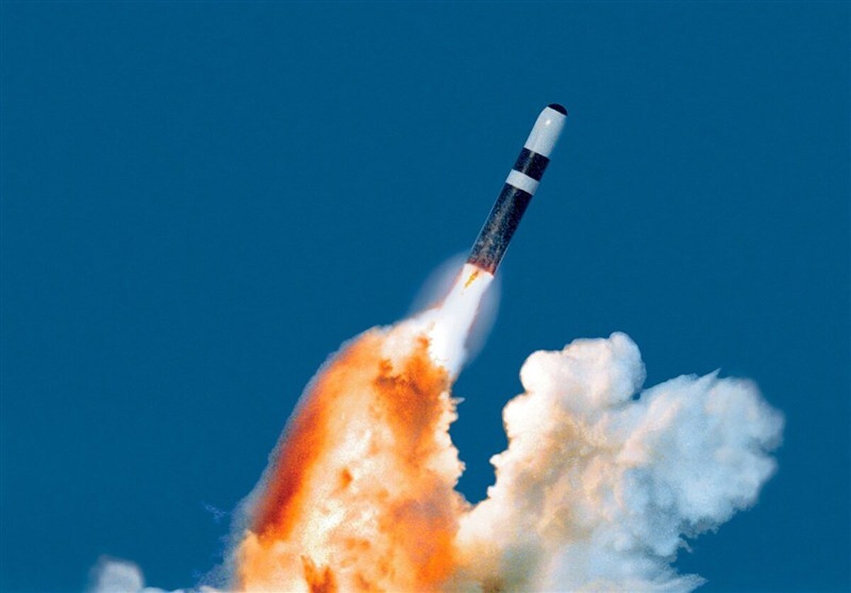 منابع خبری از آزمایش چهار موشک با قابلیت حمل کلاهک اتمی از سوی نیروی دریایی آمریکا در روز‌های گذشته خبر دادند.