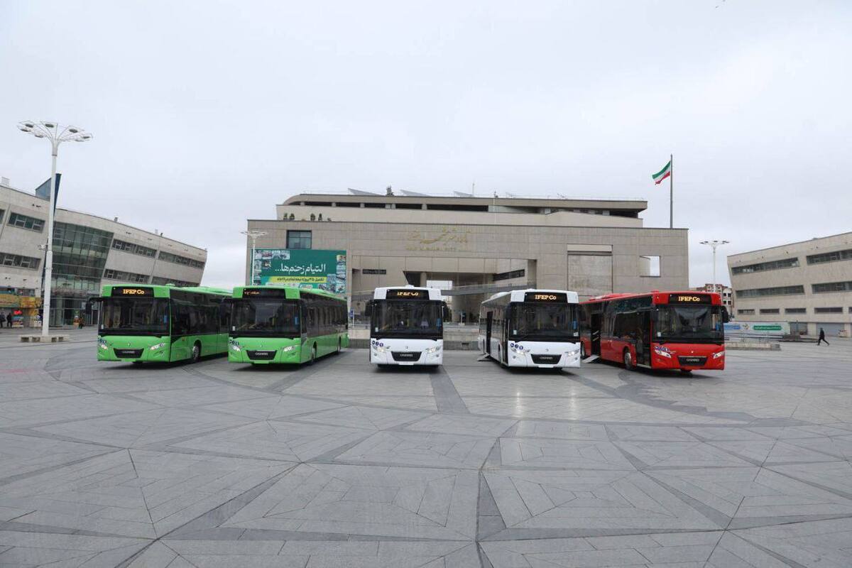 شهردار مشهد از رونمایی ۳۵دستگاه اتوبوس در روز پنجشنبه ۳ مهرماه ۱۴۰۴ خبر داد.