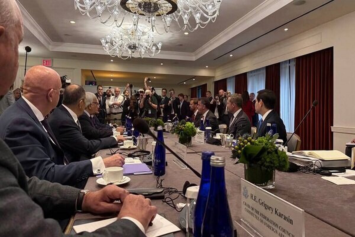 وزیر خارجه روسیه و وزیر خارجه آمریکا در حاشیه هشتادمین نشست مجمع عمومی سازمان ملل با یکدیگر دیدار کردند.