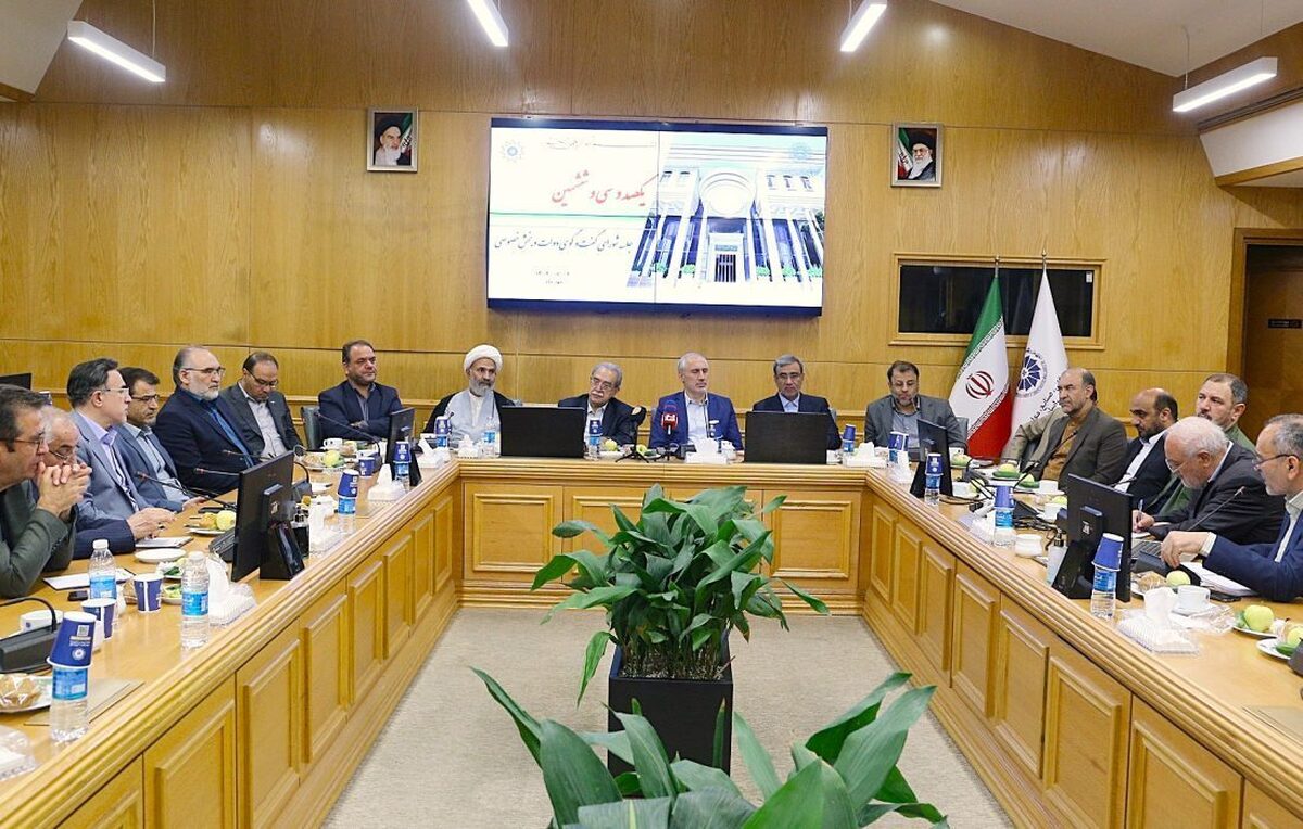 سهم خراسان رضوی از بودجه عمرانی کشور تنها سه‌ونیم درصد است. این در حالی است که خراسان رضوی ۸ درصد از جمعیت کشور را دارد و سالانه میزبان ۳۰ میلیون زائر است. این موضوع و مسائل مهمی که نشان‌دهنده عدم توزیع متناسب بودجه در کشور است، در جلسه شورای گفت‌وگوی دولت و بخش خصوصی خراسان رضوی با حضور رئیس سازمان برنامه و بودجه، از سوی فعالان بخش خصوصی مطرح شد.