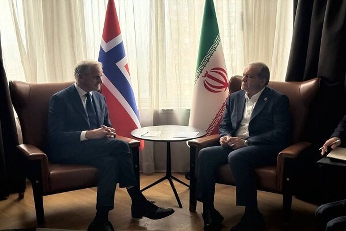 رئیس جمهور کشورمان در ادامه برنامه‌های نخستین روز سفر خود به نیویورک، روز چهارشنبه به وقت محلی با نخست وزیر نروژ دیدار کرد.