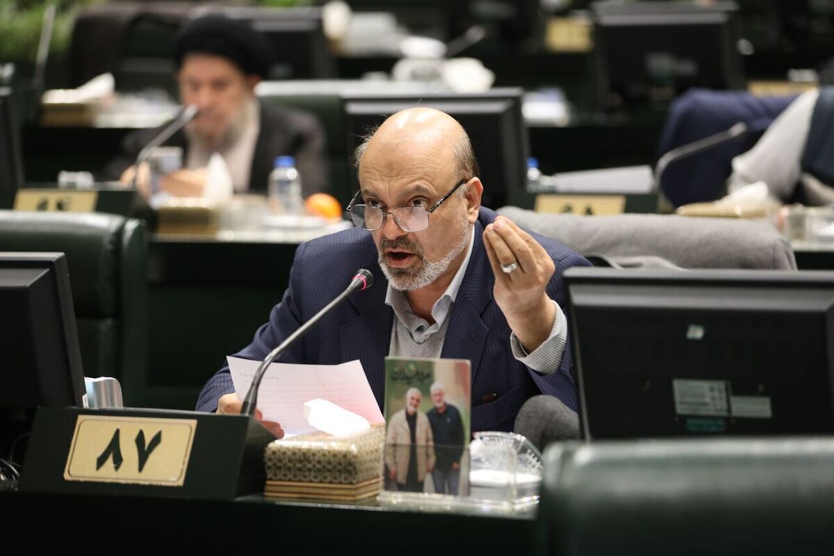 رئیس کمیسیون آموزش و تحقیقات مجلس شورای اسلامی از بررسی طرح ملی هوش مصنوعی در کمیسیون صنایع مجلس انتقاد کرد و گفت: این موضوع باید در کمیسیون آموزش واکاوی می‌شد.