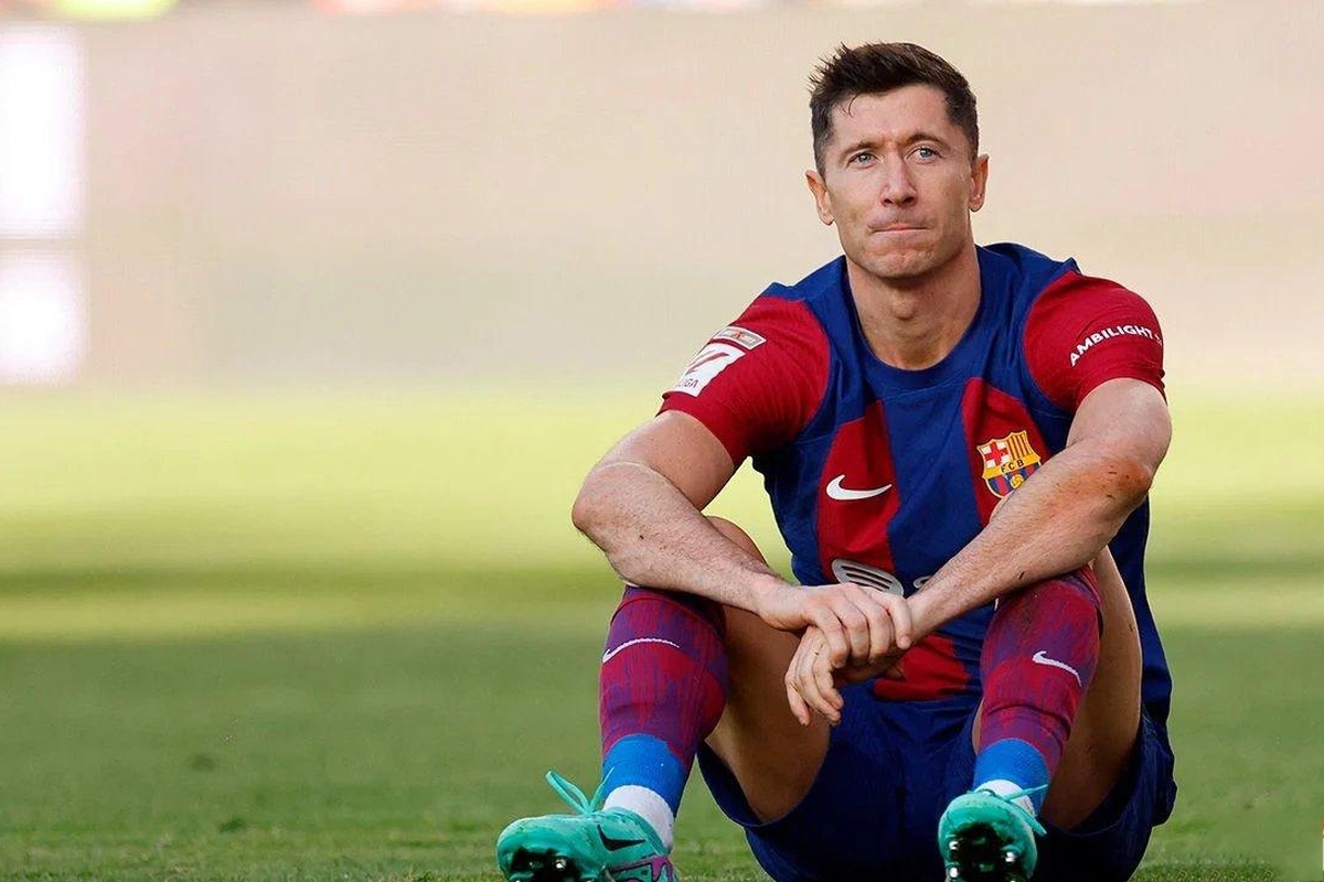 تیم آبی‌و اناری‌پوش کاتالونیا درباره ادامه یا قطع همکاری با ستاره لهستانی خط حمله‌اش تصمیم‌گیری کرده است.