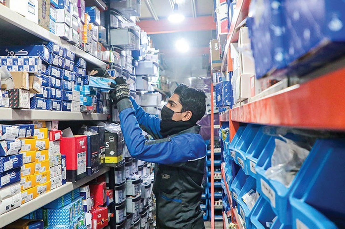 بازار خودرو در ایران این روز‌ها با دو چالش مهم دست‌وپنجه نرم می‌کند: کمبود قطعات یدکی و نارضایتی مشتریان از خدمات پس از فروش.