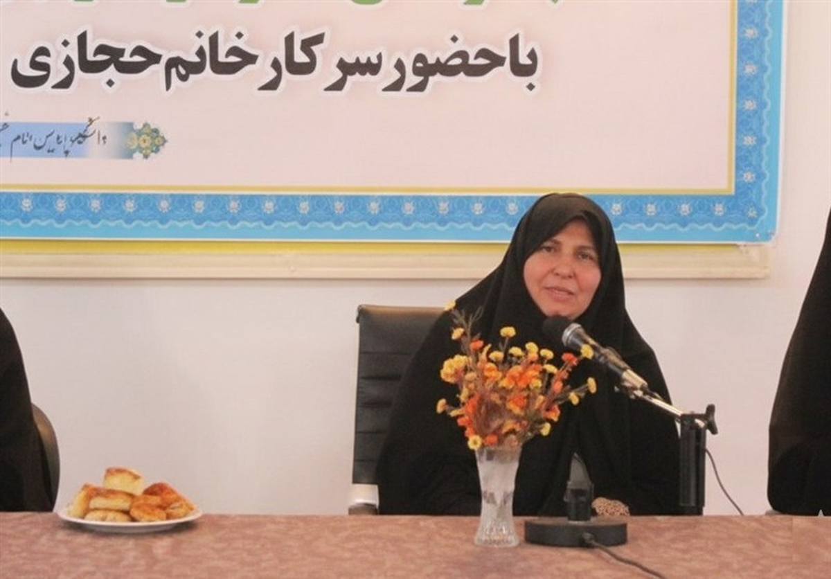 یک کارشناس دینی با اشاره به آموزه‌های قرآنی گفت: نگاه اسلام به دختر، نگاهی سراسر رحمت و نور است و حتی حضرت ابراهیم(ع) از خداوند طلب دختر کرد تا پس از او یاد خیرش زنده بماند؛ موضوعی که نشان می‌دهد فرزند دختر، مایه تداوم عاطفی و روحانی خانواده است.