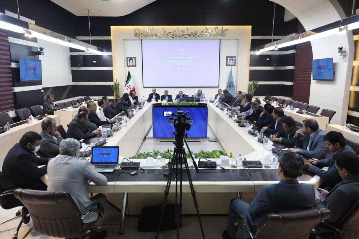 معاون بسیج و امور استان‌های سازمان پدافند غیر عامل کشور گفت: پس از رویداد‌های اخیر، (جنگ ۱۲ روزه) ضرورت اجرای سریع دستورالعمل‌های حفاظت شهری، شناسایی و ایمن‌سازی مراکز پرخطر و گسترش آموزش‌های عمومی و تدوین دستورالعمل‌ها و برنامه‌های مرتبط با تداوم ارائه خدمات در شرایط اضطرار، دارای اهمیت و اولویت است.