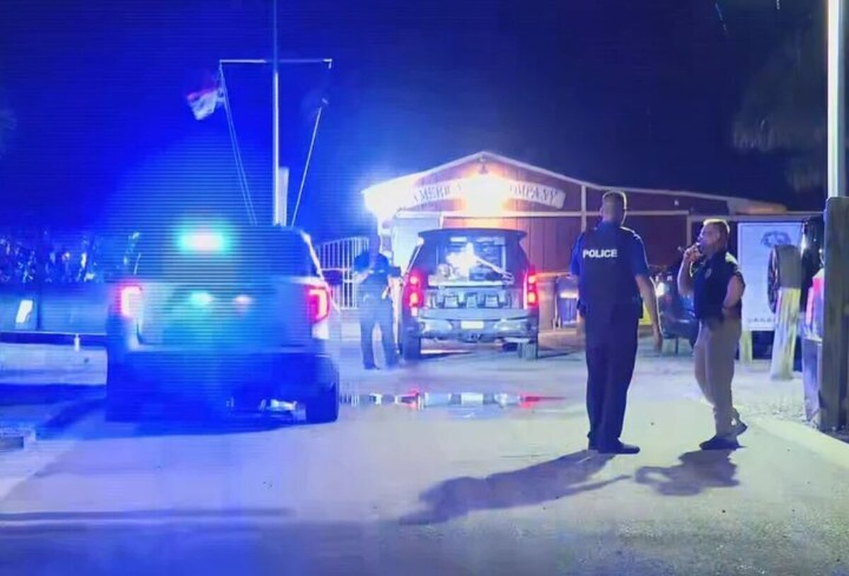 در پی تیراندازی گسترده در جزیره سنت هلنا در ایالت کارولینای جنوبی واقع در آمریکا، ۴ نفر کشته و ۲۰ نفر نیز زخمی شدند.