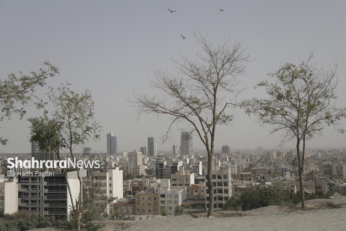 مدیر کل حفاظت محیط زیست خراسان رضوی گفت: کیفیت هوای کلانشهر مشهد، امروز در بیست و یکمین روز مهر ماه برای هفتمین روز پیاپی آلوده است و روند صعودی حجم آلاینده گرد و غبار در شرایط «بسیار ناسالم» برای تنفس تمام افراد قرار دارد.