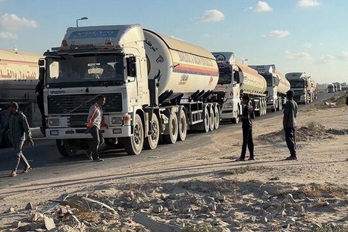 کامیون‌های حامل گاز و سوخت پس از ۱۰ ماه وارد غزه شدند