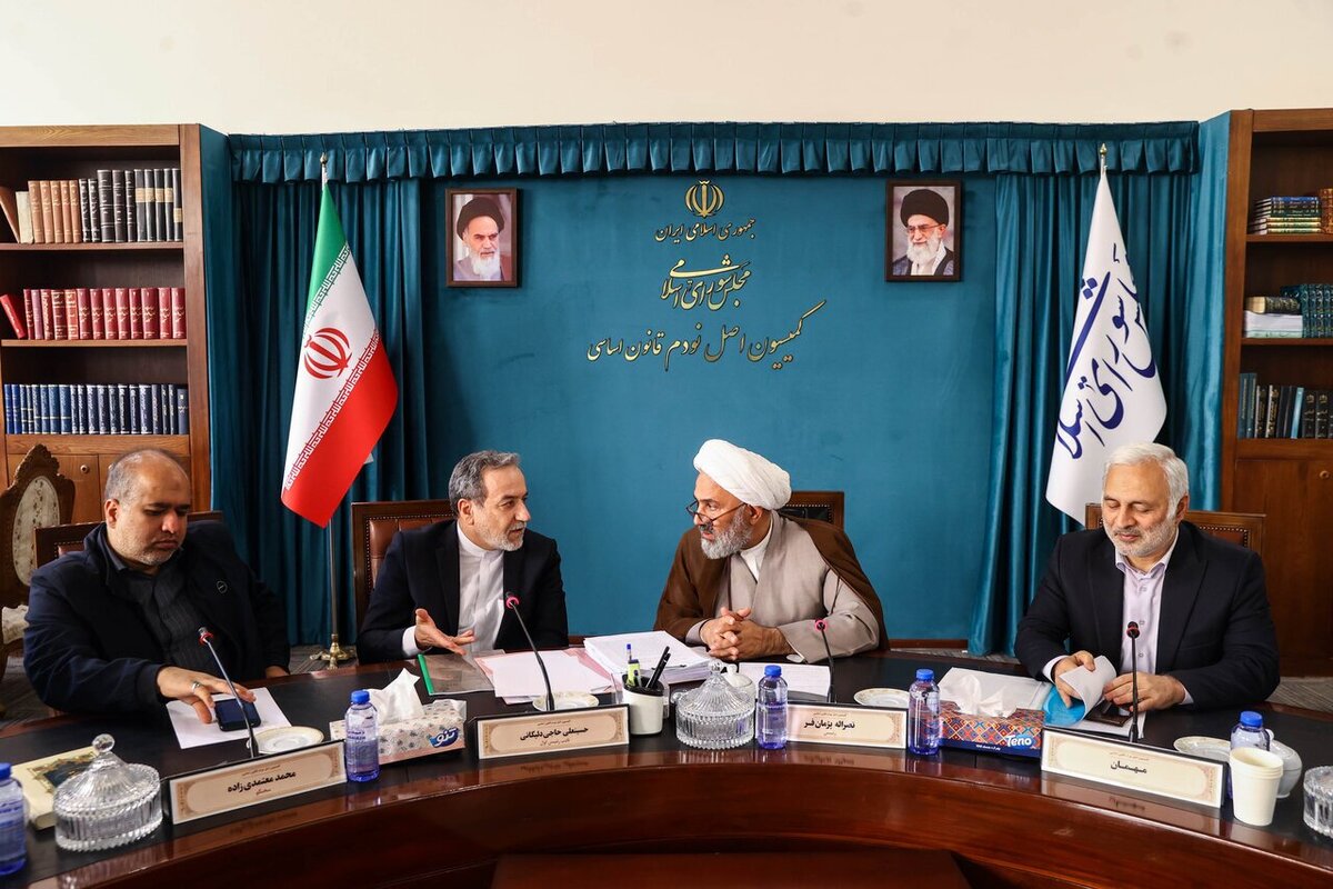 رئیس کمیسیون اصل نود مجلس شورای اسلامی، با اشاره به جلسه این کمیسیون با وزیر خارجه، گفت: براساس گزارش ارائه‌شده توسط وزیر امور خارجه، شاهد افق روشنی در روابط ایران، چین و روسیه خواهیم بود.