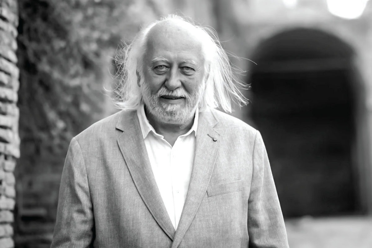 لاسلو کراسناهورکایی، برنده نوبل ادبیات ۲۰۲۵، در ایران هم بسیار شناخته شده است و شماری از مهم‌ترین آثارش، ازجمله «تانگوی شیطان»، «مالیخولیای مقاومت»، «آخرین گرگ»، «تعقیب همر» و «حیوان درون»، نیز به فارسی درآمده است.