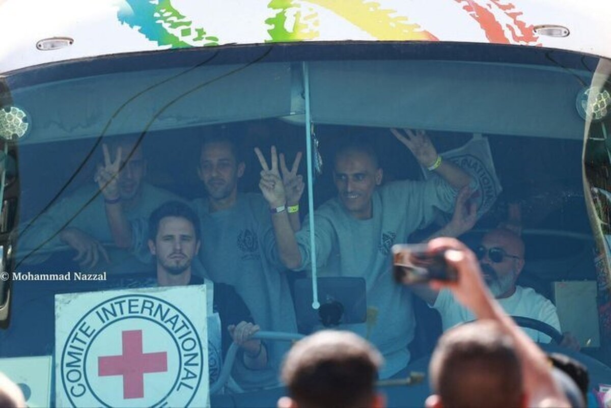 ورود اولین اتوبوس اسرای آزادشده فلسطینی به غزه (۲۱ مهر ۱۴۰۴)