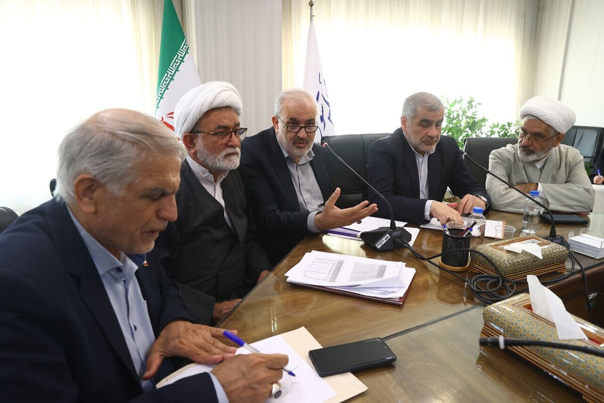 نشست بررسی وضعیت ناترازی‌های انرژی با حضور نایب‌رئیس مجلس شورای اسلامی، رئیس کمیسیون انرژی مجلس و وزیر نیرو برگزار شد.