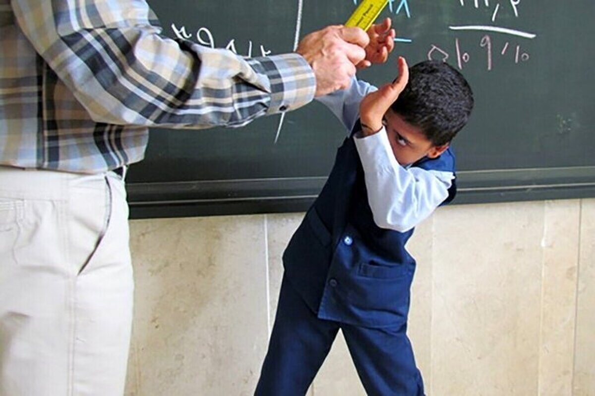 پدر دانش‌آموز قزوینی گفت: گویا مدیر مدرسه، این صحنه را از دوربین یا پنجره دفتر مدیریت مشاهده کرده و پسر من و دوستش را به دفتری که هیچ دوربینی در آن وجود ندارد برده و مورد ضرب و شتم قرار داده است.