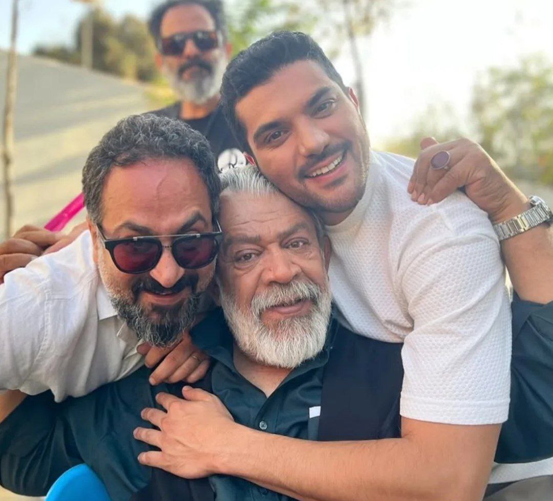 نخستین تصویر از سینا مهراد در پشت صحنه سریال «بدنام» + عکس نخستین تصویر از سینا مهراد در پشت صحنه سریال «بدنام» + عکس