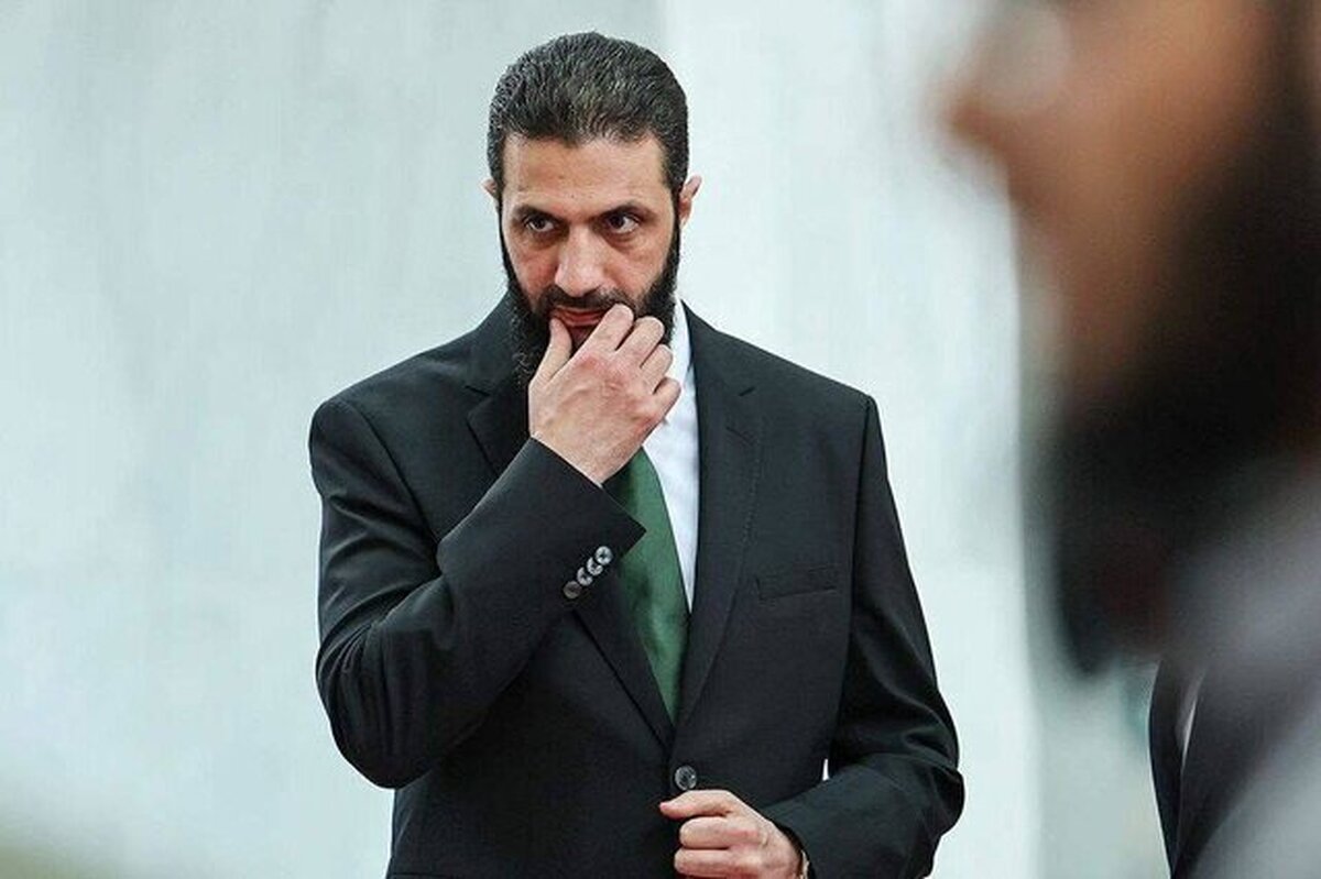 شورای امنیت سازمان ملل در حال بررسی پیش‌نویس قطعنامه‌ای است که بر اساس آن نام «احمد الشرع» معروف به «ابومحمد الجولانی» رئیس دوره انتقالی و سرکرده تحریرالشام و «أنس خطاب» وزیر کشور سوریه از فهرست تحریم‌های بین‌المللی حذف خواهد شد.