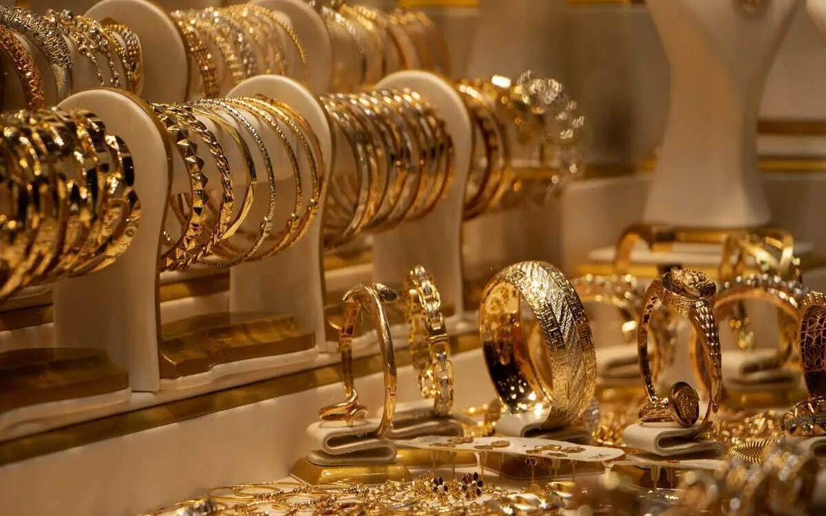 کارشناس بازار‌های مالی گفت: بهترین و امن‌ترین راه سرمایه‌گذاری در بلندمدت، طلا و بهتر از آن سکه است؛ چراکه تجربه‌های جهانی نشان داده در شرایط جنگ، خشکسالی و...، بهترین سرمایه‌گذاری طلا بوده است.