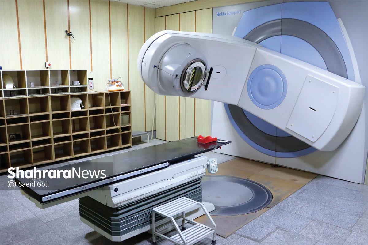 با وجود تأکید وزیر بهداشت و دیگر مسئولان ارشد نظام سلامت بر تأمین چرخه دارو و دیگر تجهیزات پزشکی، برخی فعالان در مراکز درمانی اعلام می‌کنند حتی تجهیزات یک‌بارمصرف را تا فرسودگی کامل این وسایل، بار‌ها و بار‌ها استریل و مصرف می‌کنند.