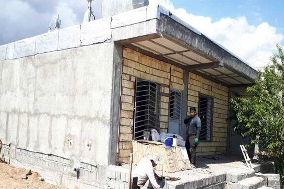 معاون بازسازی و مسکن روستایی بنیاد مسکن انقلاب اسلامی، با اعلام اینکه وام مسکن روستایی ۶۰ درصد هزینه ساخت را پوشش می‌دهد، از پرداخت کمک بلاعوض تا ۲۵۰ میلیون تومان برای دهک‌های پایین خبر داد.