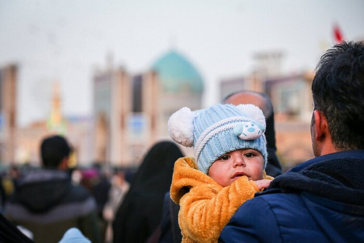 معاون برنامه‌ریزی، پایش و ارزیابی عملکرد دبیرخانه ستاد ملی جمعیت با بیان اینکه نرخ باروری نگران کننده است، گفت: تعداد تولد لازم برای سطح جایگزینی حدود یک میلیون و ۴۵۰هزار تولد در سال است، در حالی که تعداد تولد‌های ثبت‌شده در سال گذشته حدود ۹۸۹ هزار مورد بود و این بدان معناست که باید حدود ۵۰۰ هزار تولد جدید نسبت به سال گذشته اتفاق بیافتد تا فقط به کف سطح جایگزینی برسیم.