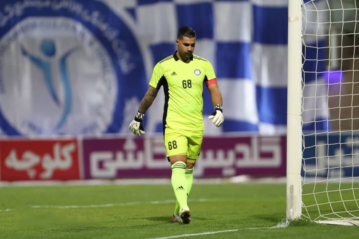 گلر سابق استقلال احتمالا شاگرد گل محمدی در فولاد می‌شود.