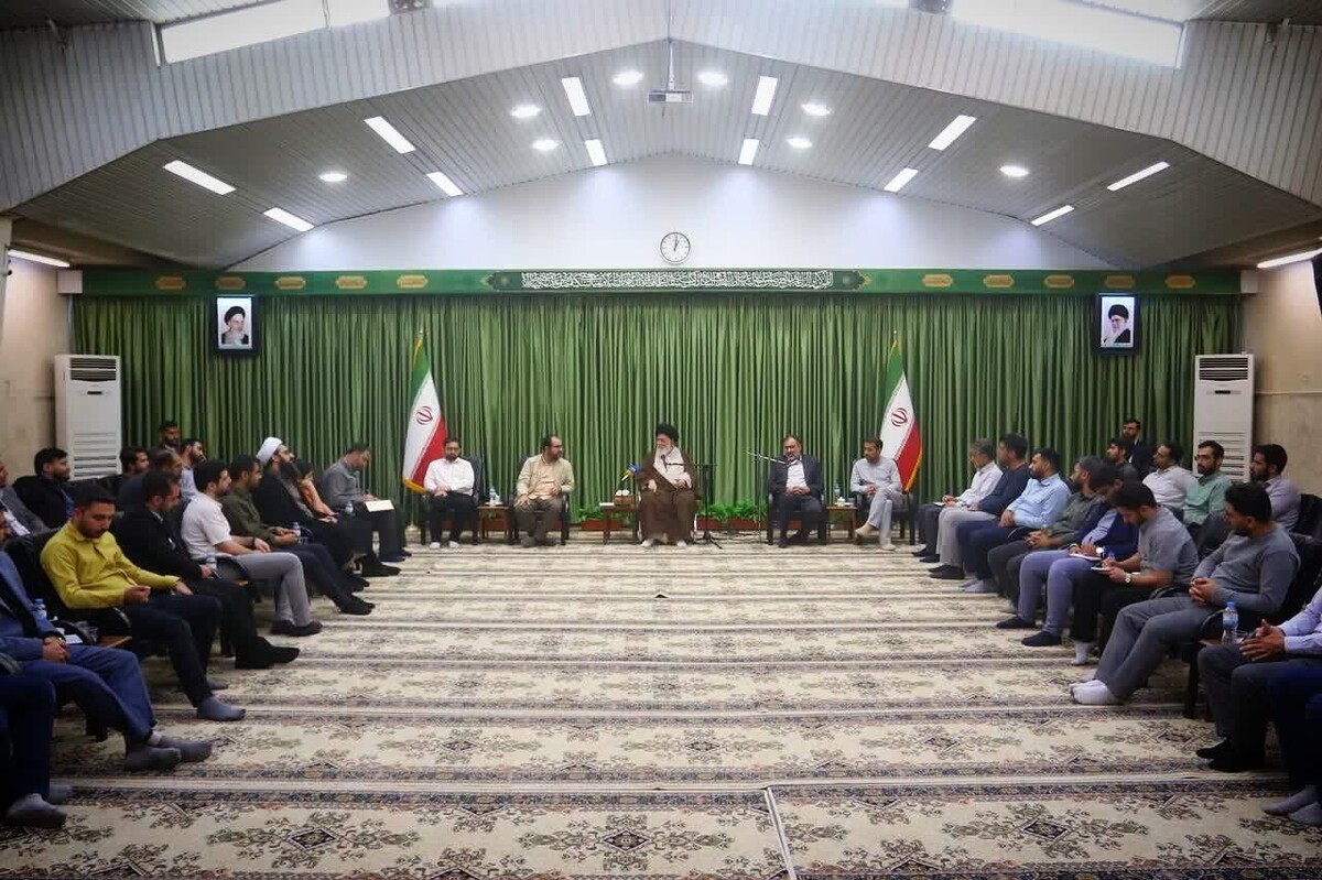 نماینده ولی فقیه در خراسان رضوی گفت: وظیفه اصلی شما به‌عنوان خبرنگار این است که بتوانید خبر را در چارچوبی تنظیم کنید که هم‌زمان پاسخ درست به اخبار مخالف، موضع‌گیری واضح و ایجاد شناخت صحیح از موقعیت را فراهم سازد.