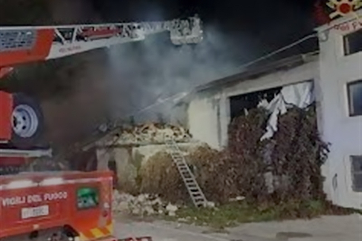 وقوع انفجاری مهیب در یک عملیات ویژه پلیس در شمال ایتالیا منجر به مرگ سه افسر پلیس و تعدادی مجروح شد.