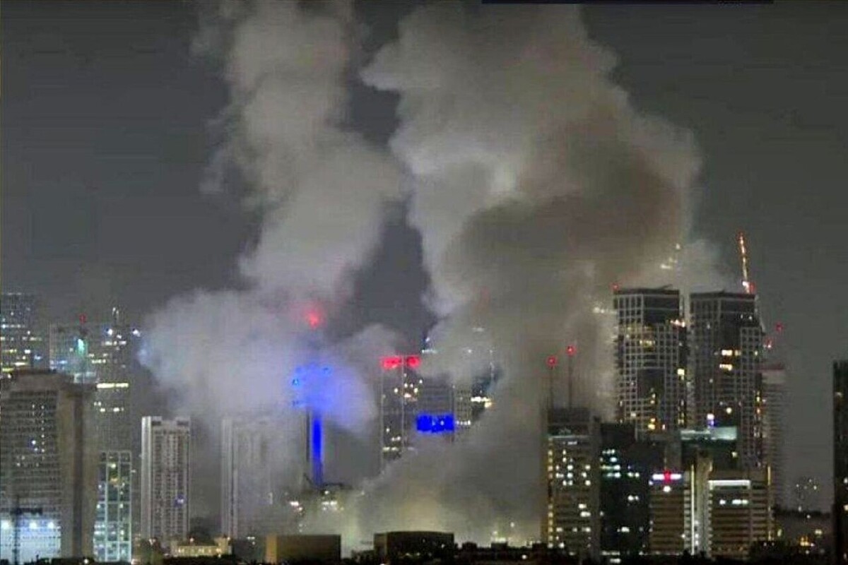 یک وبگاه آمریکایی از وجود یک پناهگاه نظامی سری رژیم صهیونیستی زیر یکی از برج‌های مسکونی در تل‌آویو پرده برداشت؛ مکانی که گمان می‌رود از اهداف موشک‌های ایران در حمله ۱۳ ژوئن بوده است.