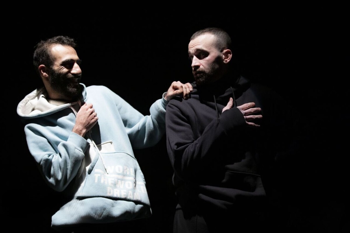 اشکان درویشی که اکنون دو نمایش «اسکرین شات» و «لبوبوی شهر جادو» را در تماشاخانه هیلاج اجرا می‌کند، اعلام کرده است که سه نمایش دیگر («نعلبند»، «هجده سالگی» و «قارچ‌خور») را نیز در فصل پاییز روی صحنه خواهد برد.