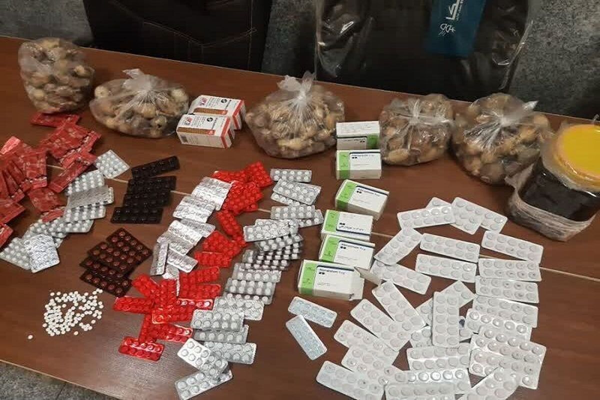 ۲۸ هزار دُز قرص غیرمجاز در گناباد کشف شد (۲۳ مهر ۱۴۰۴)