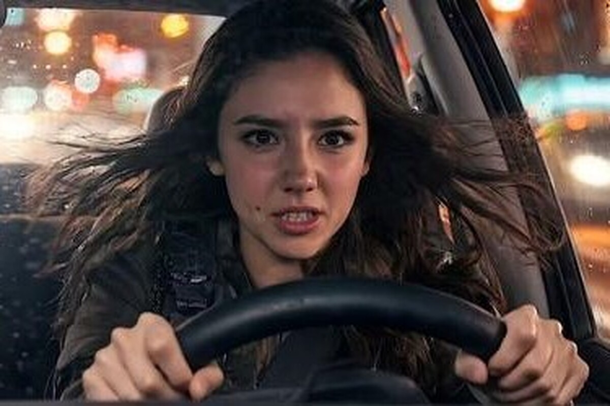 «تیلی نورود»، جدیدترین و شاید عجیب‌ترین ساخته هوش مصنوعی تا کنون است، بازیگری که تماما از اطلاعات مجازی و هوش مصنوعی ساخته شده و حالا می‌تواند مقابل دوربین ظاهر شود.