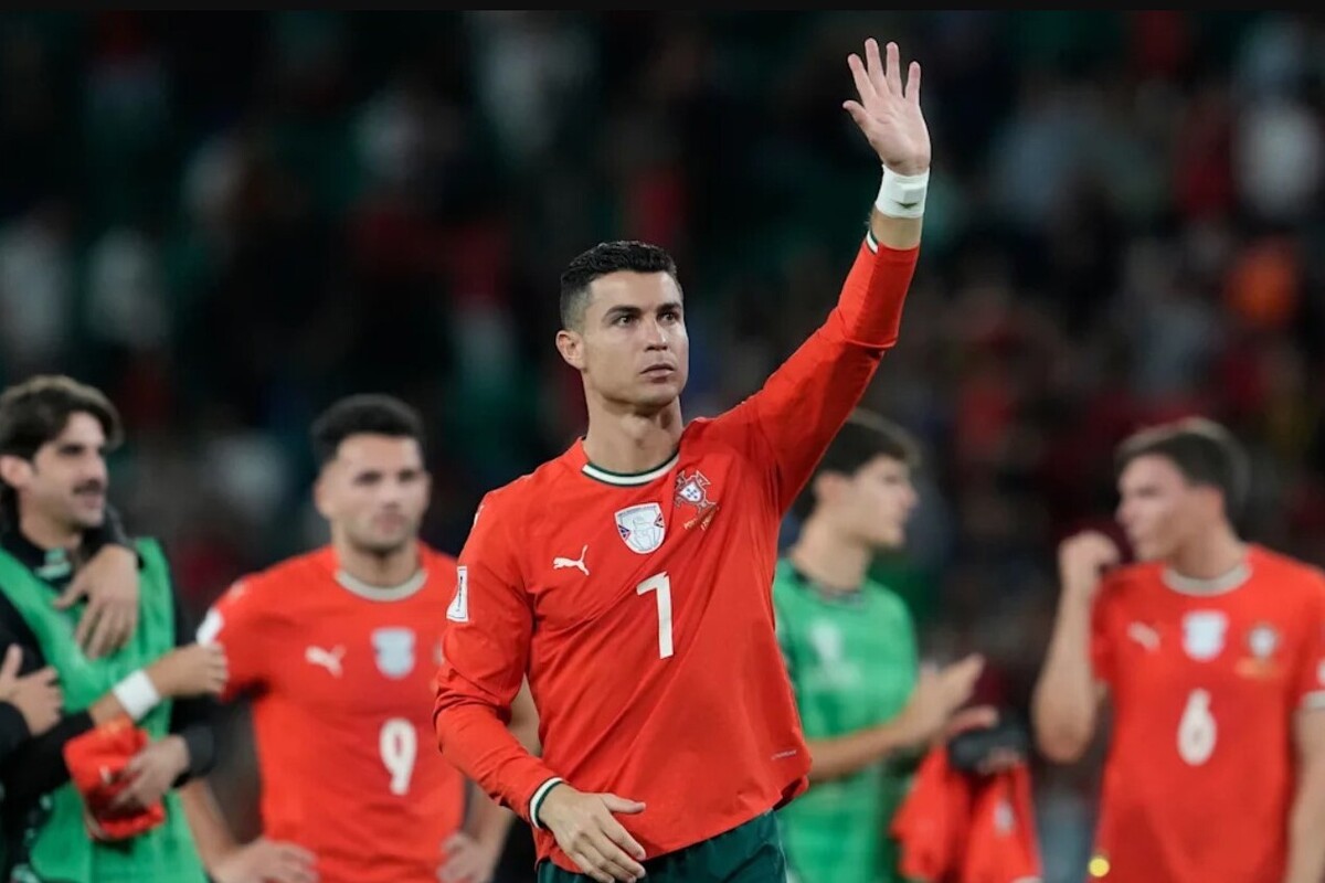 تیم ملی پرتغال در چهارمین دیدار مرحله گروهی انتخابی جام جهانی از قاره اروپا، شب گذشته در خانه به مصاف تیم ملی مجارستان رفت که در نهایت و در دقیقه ۹۰ با دریافت گل تساوی به نتیجه ۲ بر ۲ رضایت داد. هر ۲ گل پرتغال را در این دیدار رونالدو به ثمر رساند.