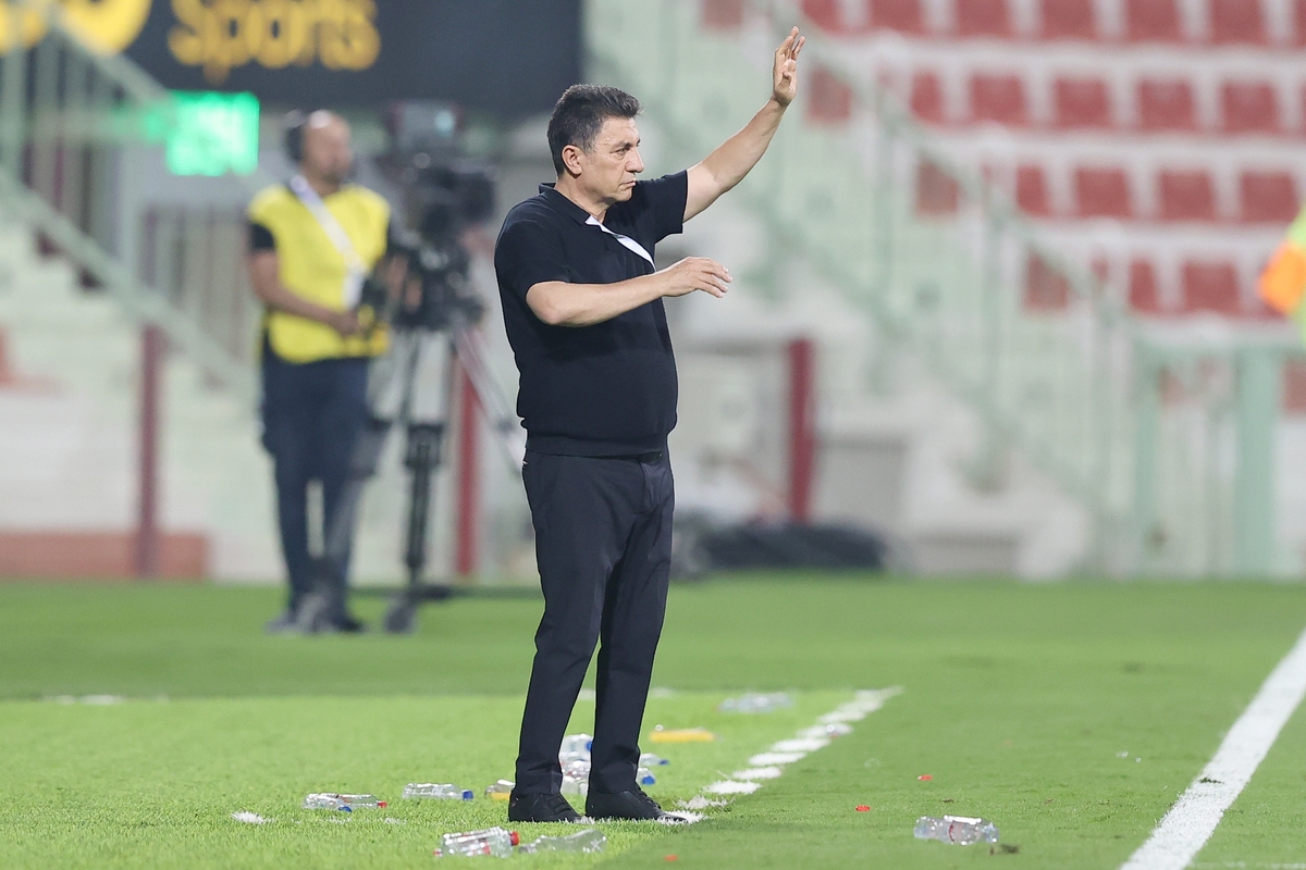 تعداد منتقدان تیم ملی بعد از نمایش ضعیف مقابل تیم ملی تانزانیا، به‌شدت رو به افزایش است. اغلب رسانه‌ها از قلعه‌نویی انتقاد کرده‌اند.