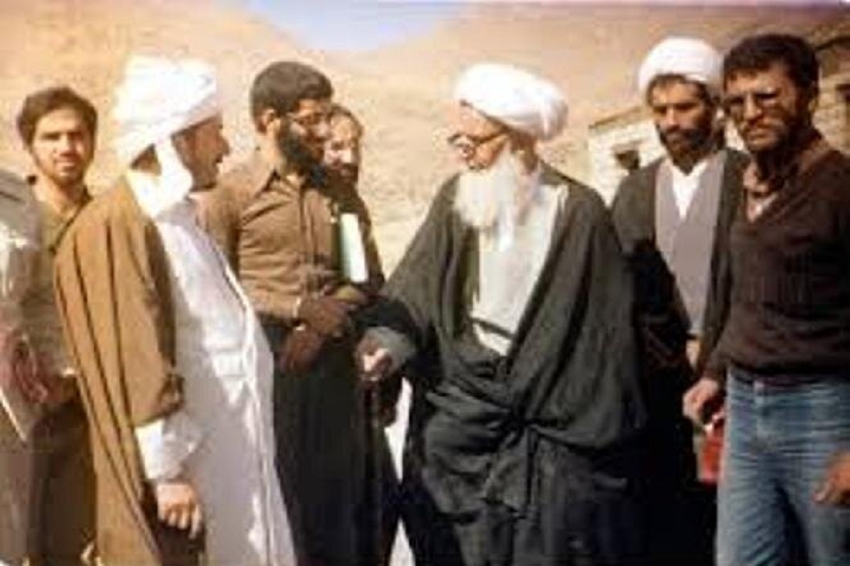 شهید آیت‌الله اشرفی اصفهانی فقیهی که هم مدرس بود و هم مجاهد؛ با قلم و اندیشه‌اش حوزه‌ها را زنده کرد و با حضورش در جبهه‌ها روح ایمان را در رزمندگان دمید.