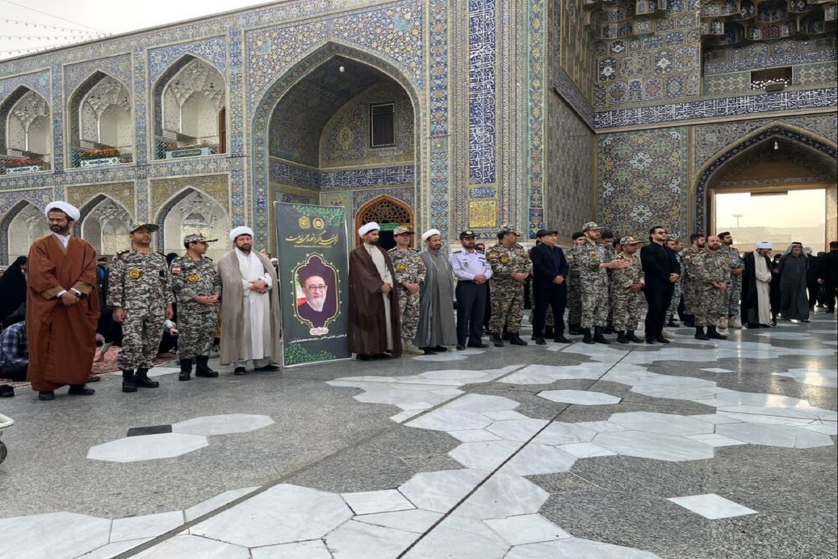جمعی از فرماندهان و کارکنان عقیدتی‌سیاسی منطقه پدافند هوایی شمال‌شرق ارتش به حرم مطهر رضوی مشرف شدند.