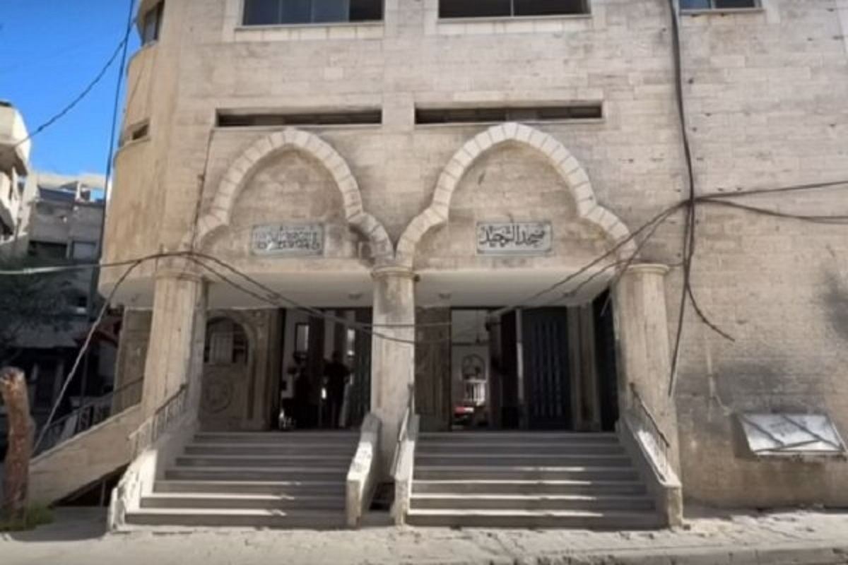 با وجود حمله وحشیانه‌ اسرائیل که همه چیز را در نوار غزه هدف قرار داد، مسجد توحید، واقع در اردوگاه آوارگان «شاطیء» در غرب شهر غزه در شمال نوار غزه بازگشایی شد و امید را در دل مردم زنده کرد.