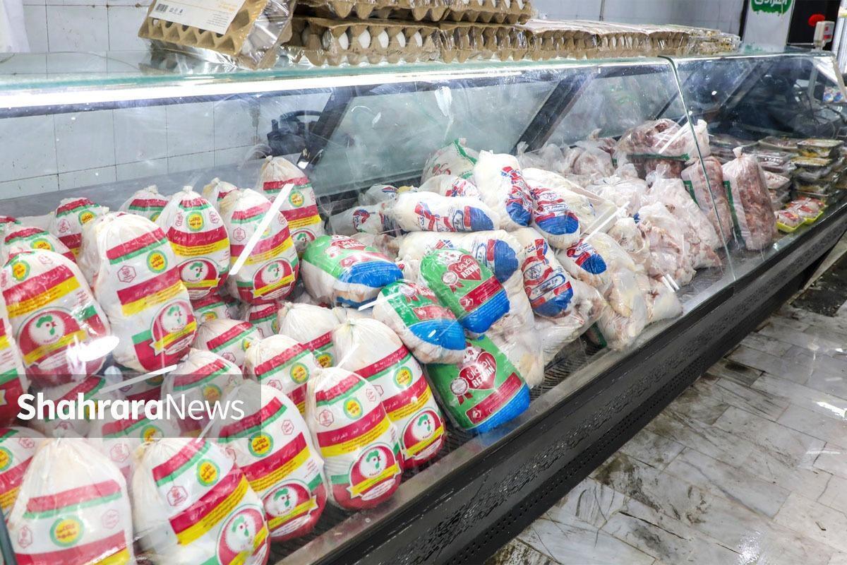 قیمت هر کیلو مرغ تازه در بازار گوشت و مرغ مشهد، امروز در حالی افزایش ۱۳ درصدی یافته و به ۱۲۹ هزار و ۵۰۰ تومان رسیده که هنوز از نرخ مصوب اعلام‌شده از سوی دولت، فاصله معناداری دارد.