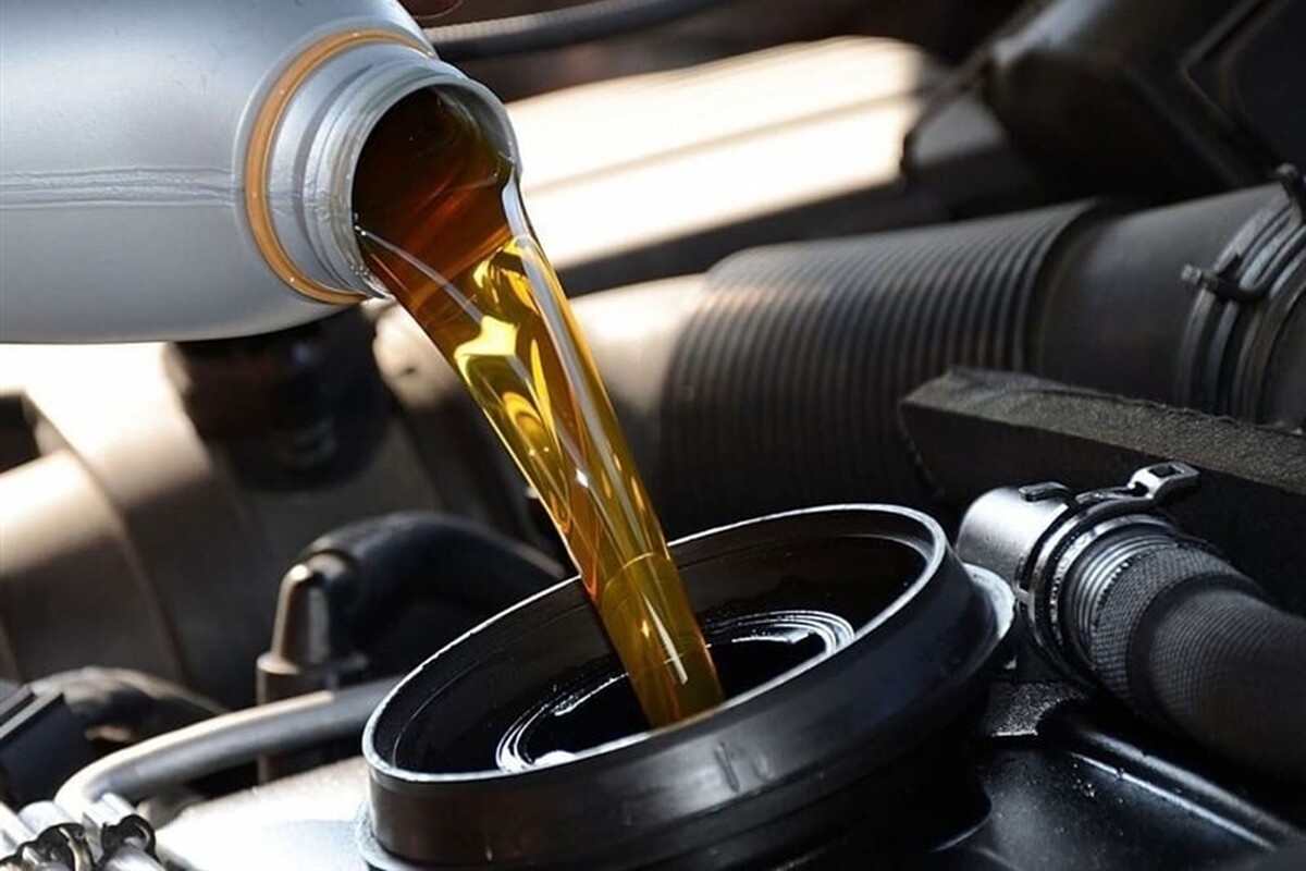 در عملیات ضربتی پلیس امنیت اقتصادی گناباد، ۴۰ هزار لیتر روغن موتور قاچاق به ارزش ۳۰ میلیارد ریال از یک انبار در حاشیه شهر کشف و یک متهم دستگیر شد.