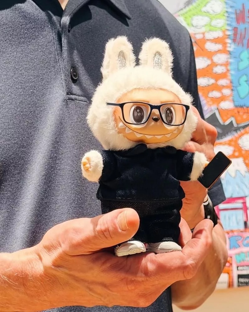 لبوبو، هدیه ویژه چینیها به تیم کوک، مدیرعامل اپل + عکس لبوبو، هدیه ویژه چینیها به تیم کوک، مدیرعامل اپل + عکس