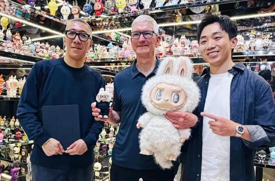 لبوبو، هدیه ویژه چینیها به تیم کوک، مدیرعامل اپل + عکس لبوبو، هدیه ویژه چینیها به تیم کوک، مدیرعامل اپل + عکس