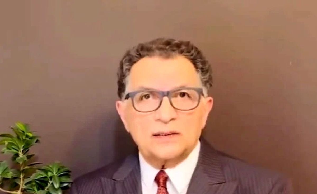 مسعود بهنود گفت: آقای خامنه‌ای کتاب می‌خواند، زیاد هم می‌خواند ولی محمدرضا پهلوی فکر نکنم ۵ کتاب هم خوانده باشد. اینها مسائل مهمی است و در واقع حسن هست برای شما که در آن مقام نشسته‌اید.