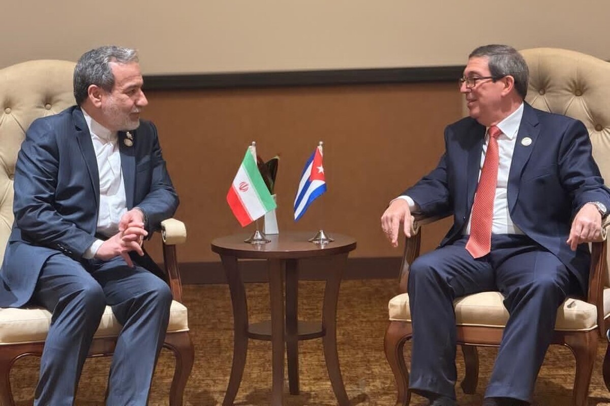 وزیر امور خارجه جمهوری اسلامی ایران و وزیر امور خارجه کوبا در حاشیه اجلاس جنبش عدم تعهد دیدار کردند.