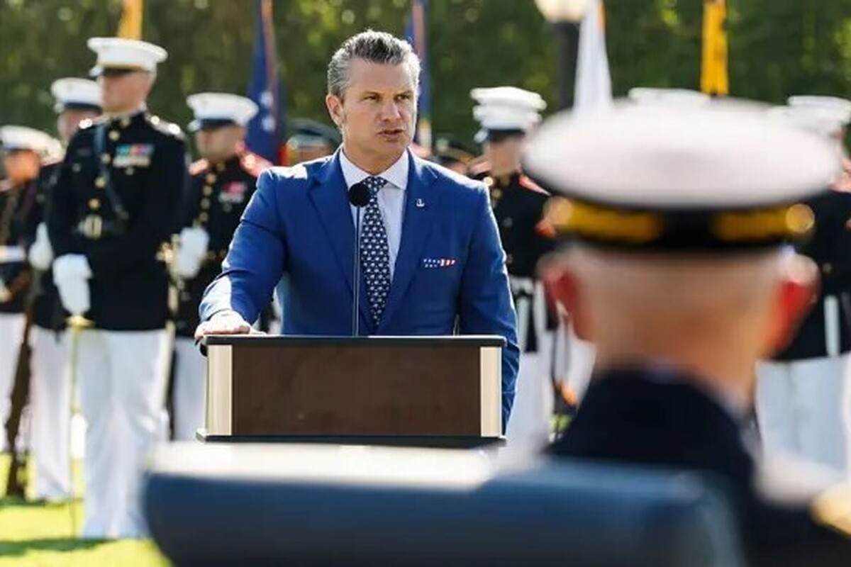 خبرگزاری راشا تودی اعلام کرد که هواپیمای حامل وزیر جنگ آمریکا وضعیت اضطراری اعلام کرده است.