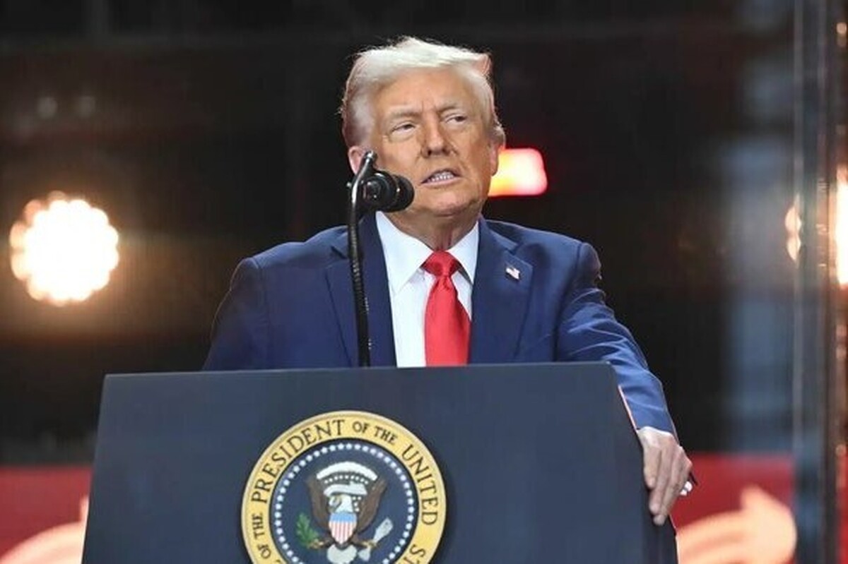 رئیس‌جمهور آمریکا بار دیگر در ادامه اظهارات مضحک خود، مدعی شد که اگر ایران سلاح هسته‌ای بسازد، دوباره به آن حمله خواهیم کرد.