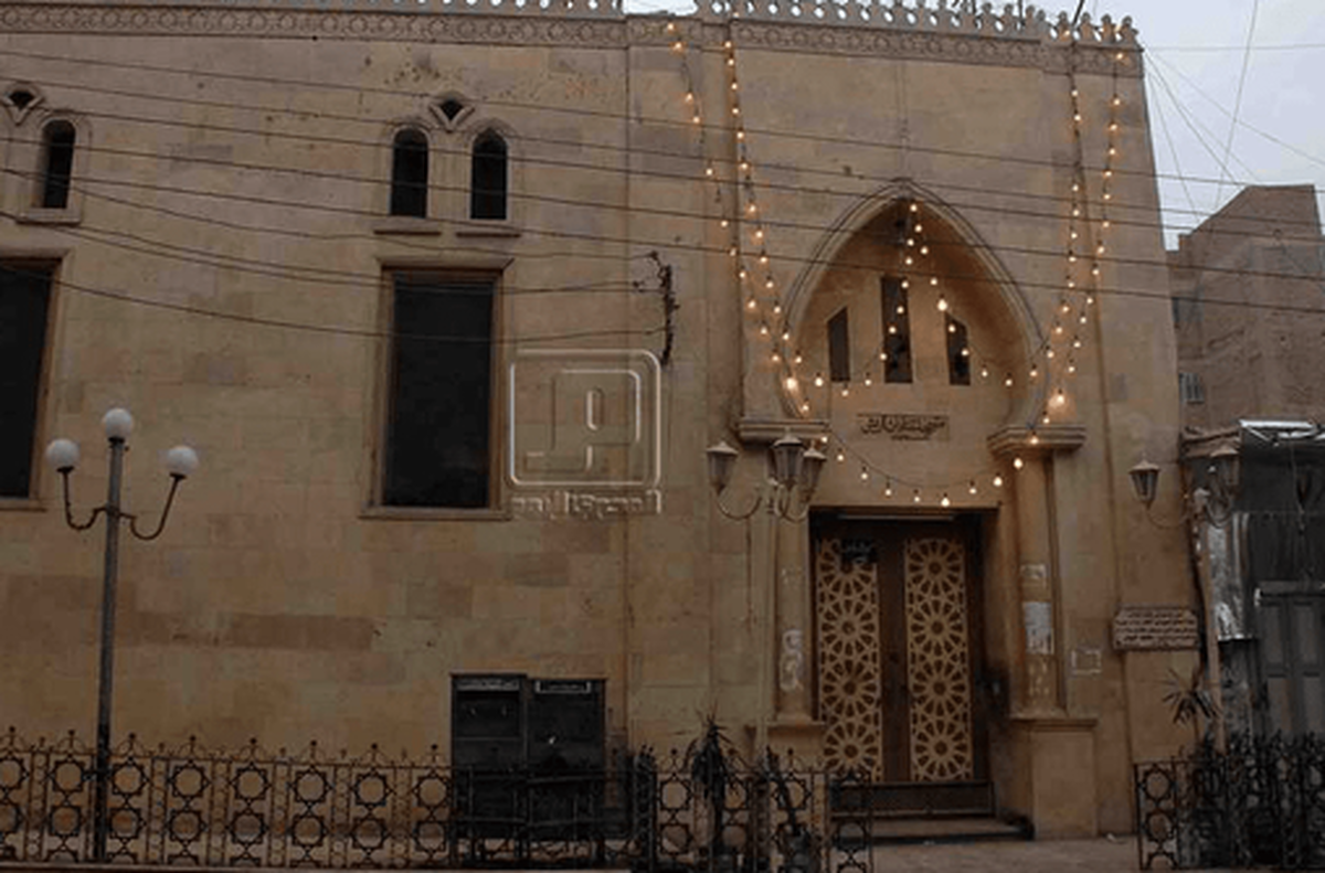 برخلاف باور عمومی که مسجد «عمرو بن عاص» را نخستین مسجد مصر می‌دانند، مسجد «سادات قریش» در شهر بلبیس، نه تنها اولین مسجد مصر، بلکه قدیمی‌ترین بنای اسلامی در تمام آفریقا شناخته می‌شود. شهرت این مسجد تاریخی مدیون اقامت یک‌ماهه حضرت زینب کبری (س) به همراه کاروان اسرای کربلا در آن است.