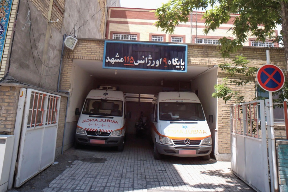 بنا بر اعلام رئیس اورژانس مشهد، کمبود پایگاه اورژانس در شهر سبب تأخیر در رسیدن اورژانس بر بالین بیماران می‌شود.