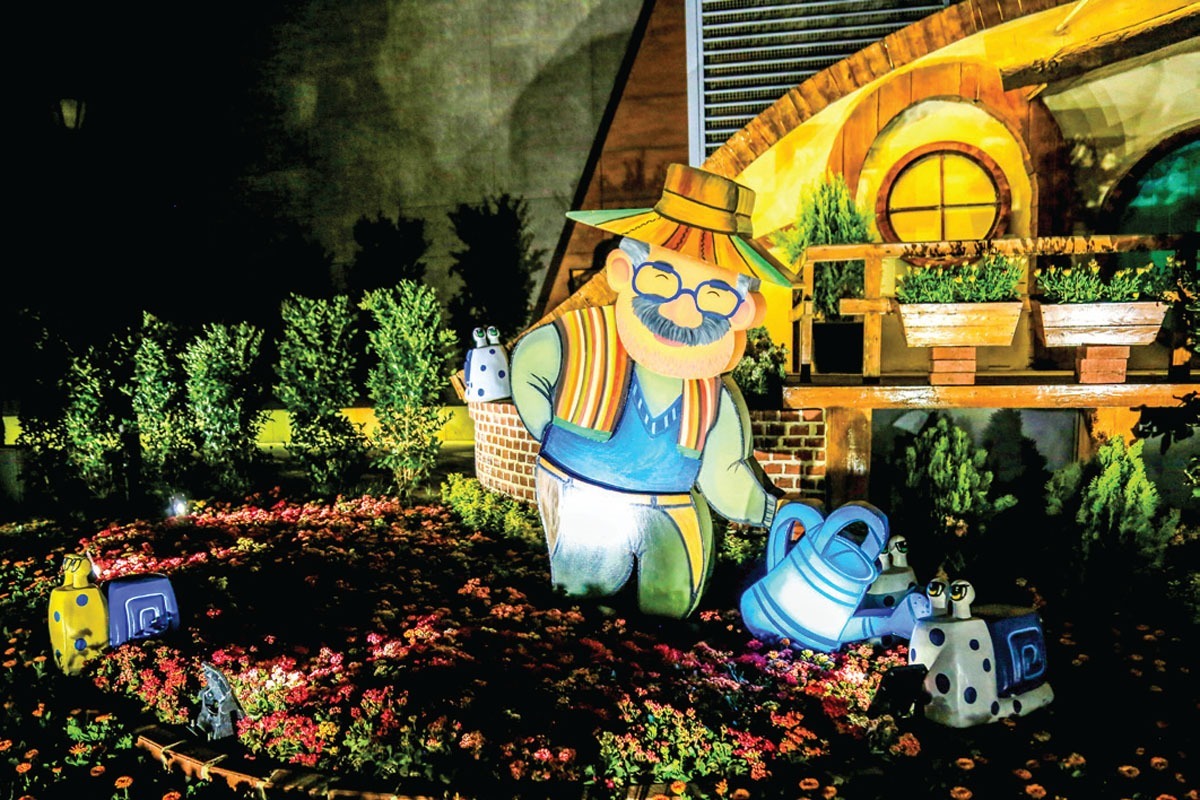 بیش از یک دهه قبل، جشنواره استقبال از بهار در مشهد آغاز شد و هر نوروز انبوهی از طرح‌ها و المان‌های خلاقانه توسط هنرمندان تولید و در خیابان‌های شهر نصب شد.